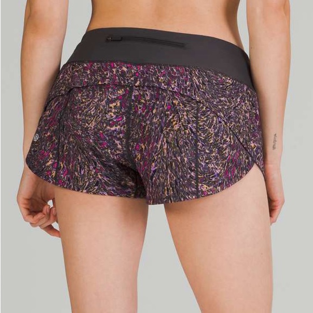Lululemon Speed Up Low-Rise Short 2.5"
Topography Multi / Graphite Grey Size 4 - Picture 2 of 10